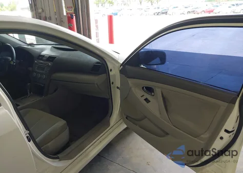 2007 Toyota Camry Le z USA, uszkodzony, nr VIN 4T1BE46K67U589029